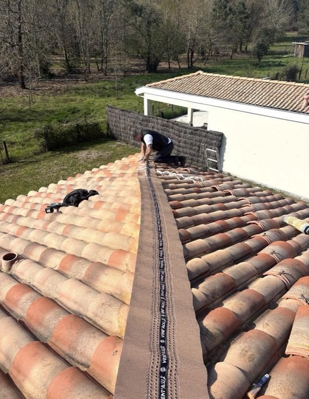 Artisan Allo Toiture Arcachon en intervention